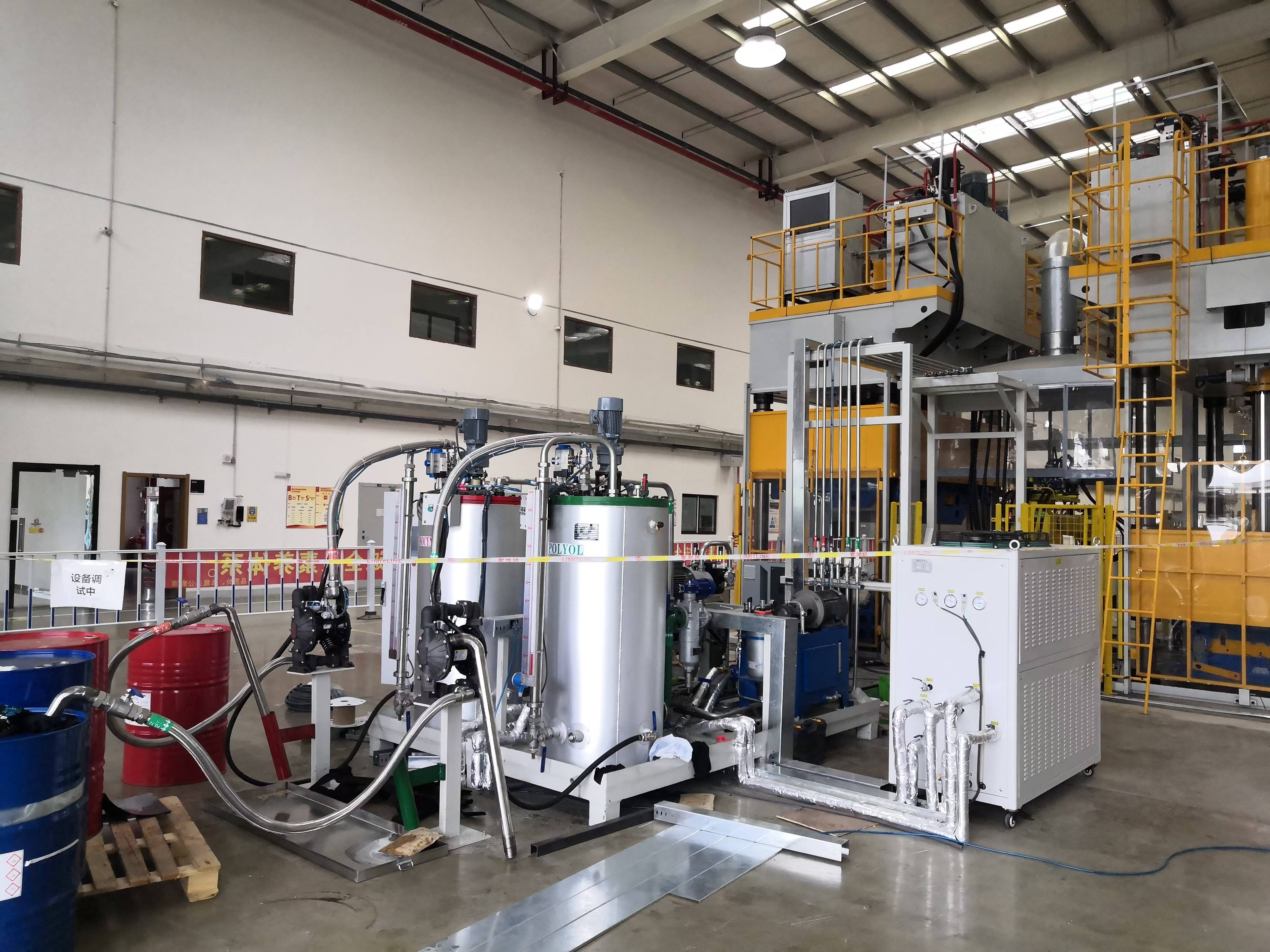 二層平臺高壓發(fā)泡機(jī)及機(jī)械臂高壓發(fā)泡機(jī)項目